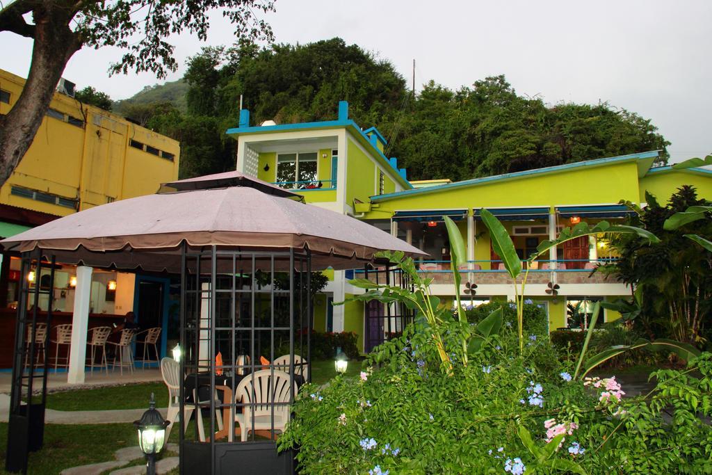 Castle Comfort Lodge Roseau Bagian luar foto