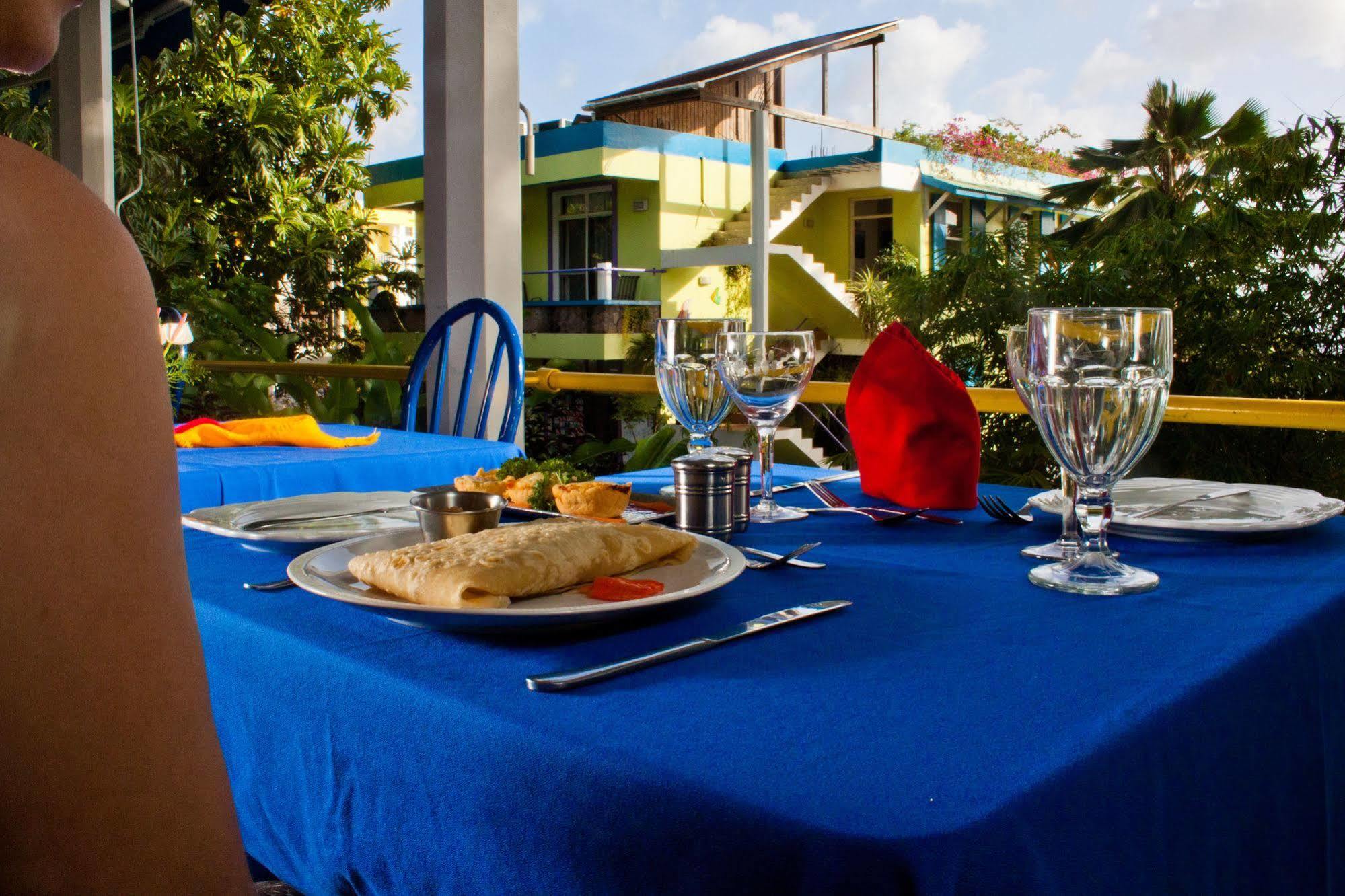 Castle Comfort Lodge Roseau Bagian luar foto
